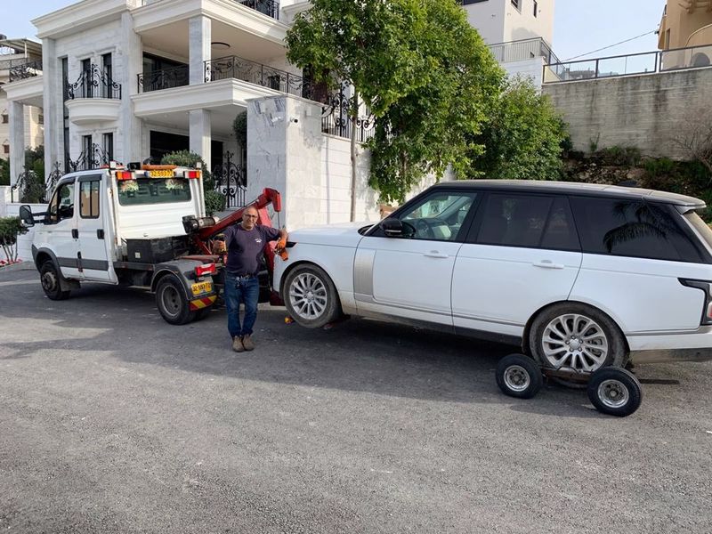 מכונית נגררת מהכביש