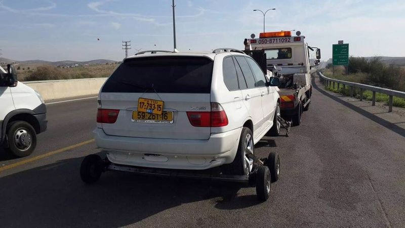 מכונית נגררת מהכביש